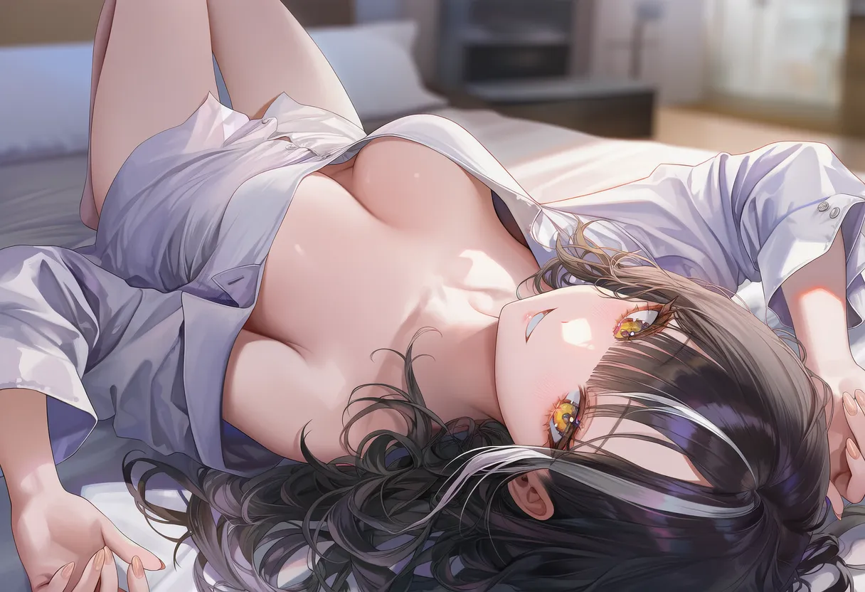 흰 셔츠 차림으로 누워 있는 차이솔